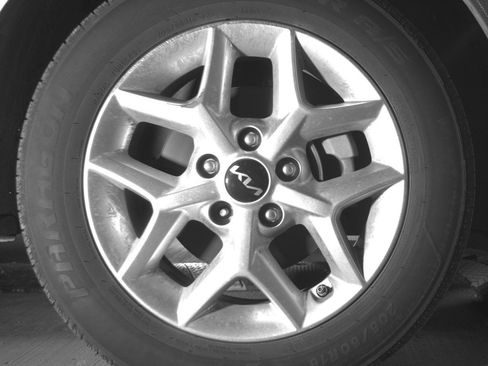 Used 2025 Kia Soul LX w/ LX Technology Package FWD image 18