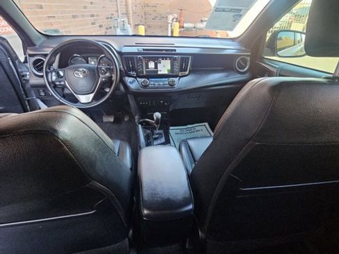 Used 2018 Toyota RAV4 SE image 15