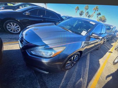 Used 2016 Nissan Altima 2.5 SL w/ 2.5 Technology Package