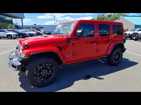 Used 2025 Jeep Wrangler Unlimited Sahara w/ Safety Group AWD/4WD image 4