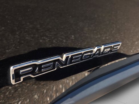 Used 2016 Jeep Renegade Latitude image 8