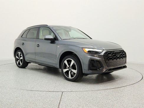 Used 2023 Audi Q5 2.0T Prestige w/ Prestige Package AWD/4WD image 3