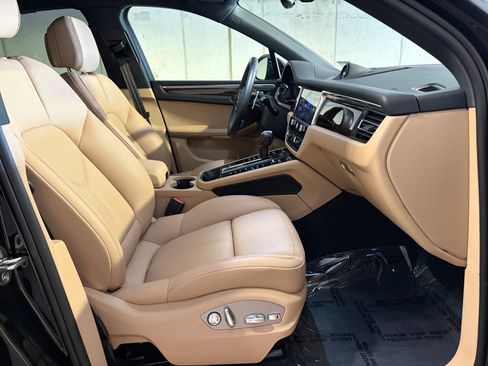 Certified 2026 Porsche Macan AWD/4WD image 22