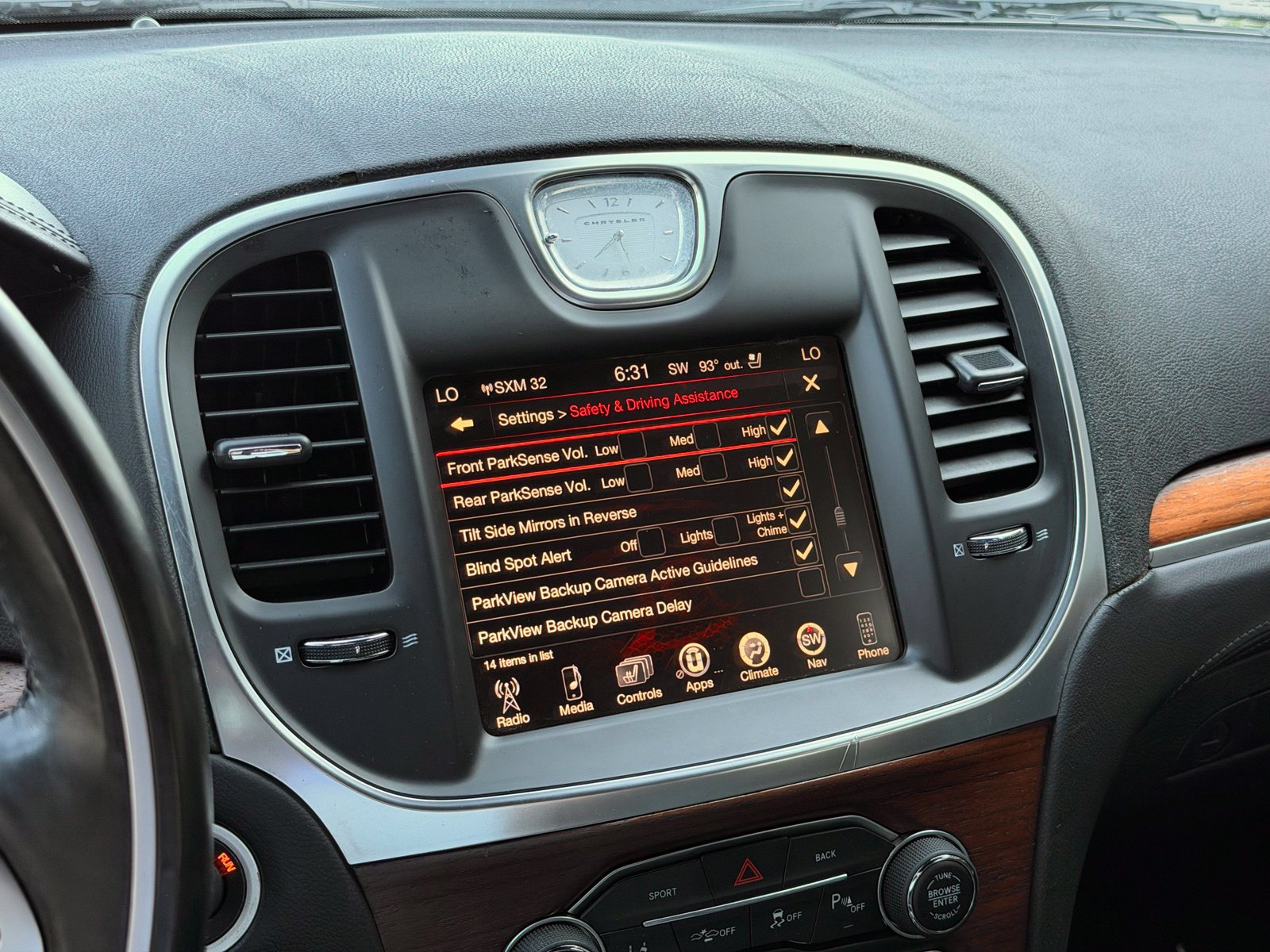 Used 2015 Chrysler 300 C Platinum w/ Harman/Kardon Audio Group RWD image 37