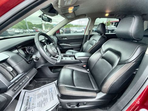 Used 2023 Nissan Pathfinder SL AWD/4WD image 15