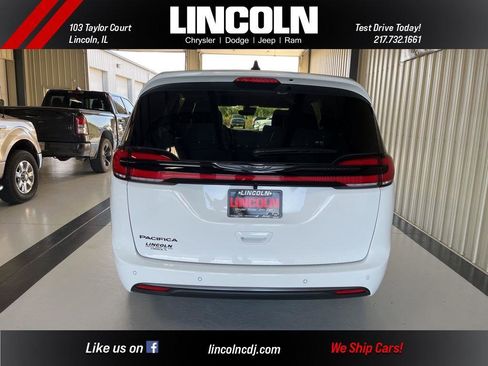 New 2026 Chrysler Pacifica Select image 6