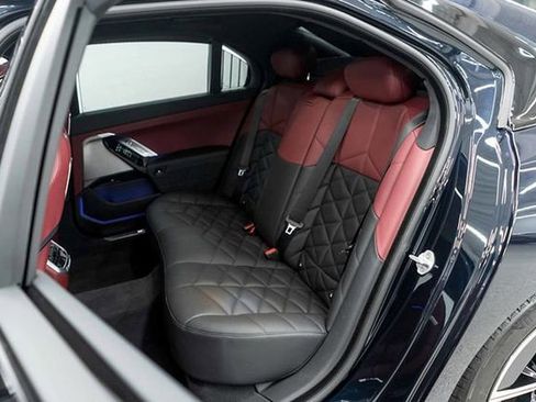 Used 2025 BMW 740i xDrive image 18