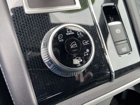 Used 2023 Mitsubishi Outlander SEL image 13