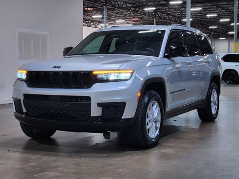 Used 2022 Jeep Grand Cherokee L Laredo RWD image 4