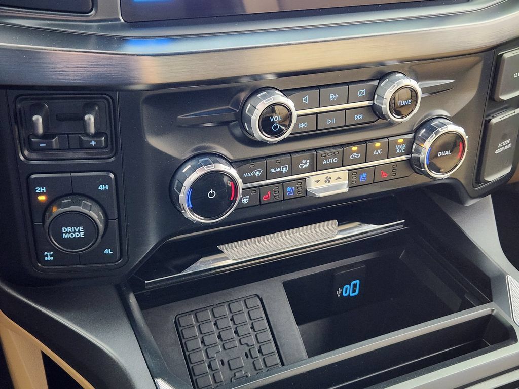 Used 2023 Ford F250 Lariat w/ Sport Appearance Package AWD/4WD image 23