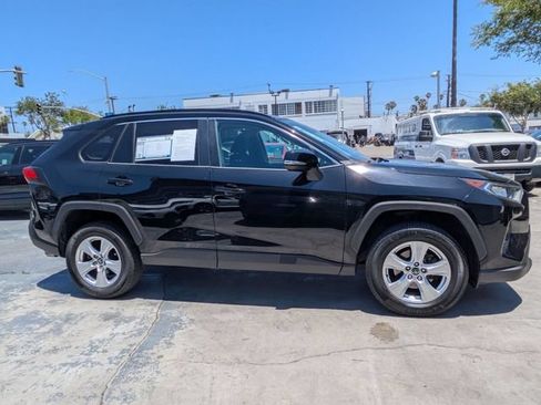 Used 2020 Toyota RAV4 XLE FWD image 2