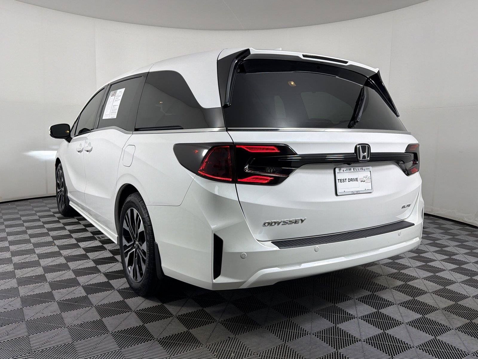 Used 2025 Honda Odyssey Elite image 5