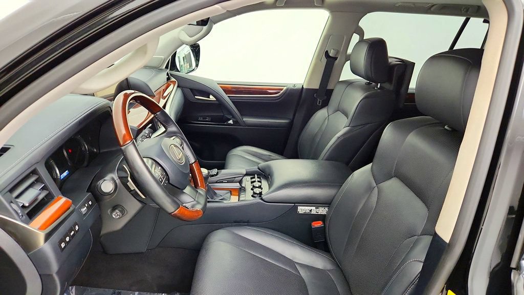 Used 2019 Lexus LX 570 4WD w/ Luxury Package image 21