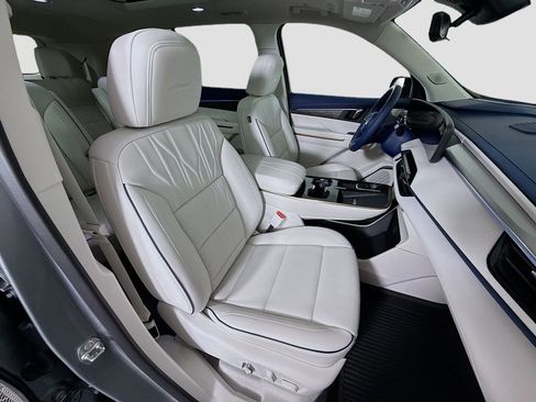 Used 2025 Buick Enclave Avenir w/ Super Cruise Package image 30