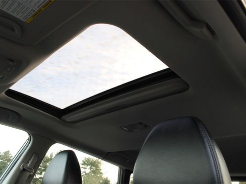 Used 2018 Nissan Rogue Sport SL w/ SL Premium Package image 23