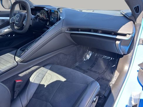 Used 2024 Chevrolet Corvette Stingray Premium Conv w/ Z51 Performance Package image 11