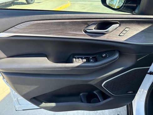 Used 2023 Jeep Grand Cherokee 4WD 4xe image 22