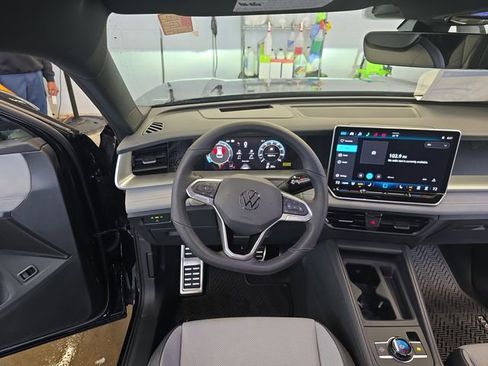 New 2026 Volkswagen Tiguan SE R-Line image 13