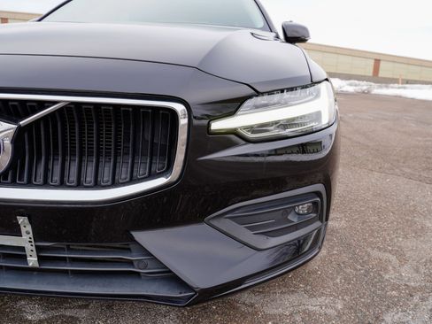 Used 2021 Volvo S60 T5 Momentum image 36