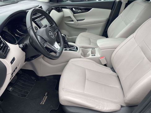 Used 2017 Nissan Rogue Sport SL w/ SL Premium Package image 5