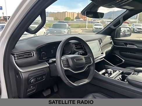 Used 2023 Jeep Wagoneer L Series II AWD/4WD image 22