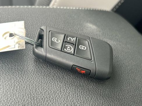 New 2025 Volkswagen Taos SE image 13