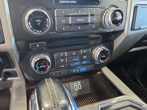 Used 2016 Ford F150 Lariat w/ Equipment Group 502A Luxury AWD/4WD image 29