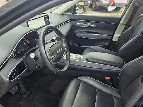 Used 2022 Genesis GV70 2.5T w/ Advanced Package image 16