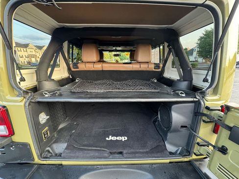 Used 2013 Jeep Wrangler Unlimited Rubicon w/ Connectivity Group AWD/4WD image 16