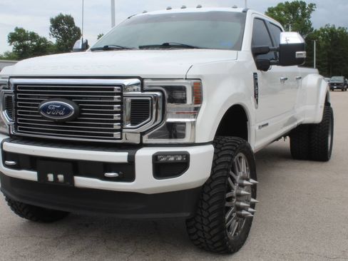 Used 2022 Ford F350 Platinum AWD/4WD image 4