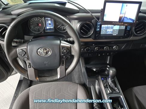 Used 2019 Toyota Tacoma TRD Off-Road AWD/4WD image 17