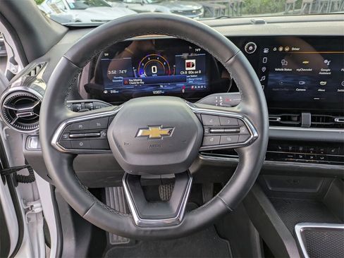 Used 2025 Chevrolet Equinox LT image 18