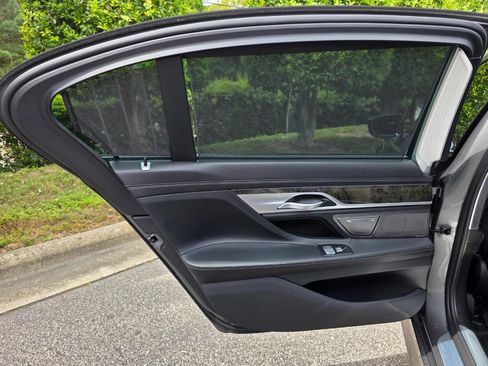 Used 2019 BMW 750i xDrive w/ Executive Package image 43