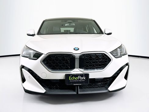 Used 2025 BMW X2 xDrive28i AWD/4WD image 2