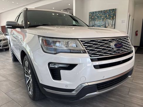 Used 2018 Ford Explorer Platinum AWD/4WD image 2