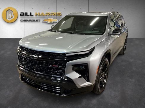 Used 2025 Chevrolet Traverse RS w/ LPO, Floor Liner Package image 1