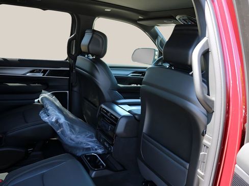 New 2026 Jeep Grand Wagoneer Limited AWD/4WD image 19