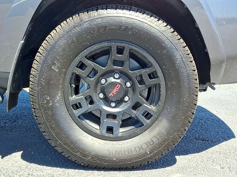 Used 2022 Toyota 4Runner SR5 Premium w/ Moonroof Package RWD image 19
