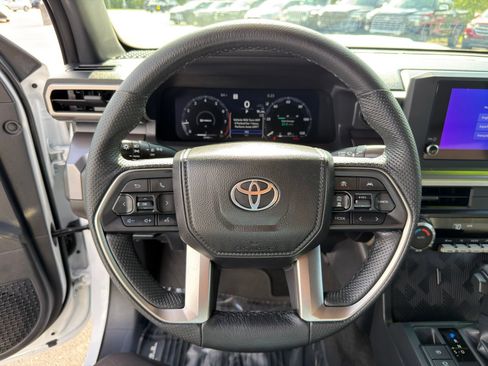 Used 2025 Toyota Tacoma TRD Sport AWD/4WD image 16