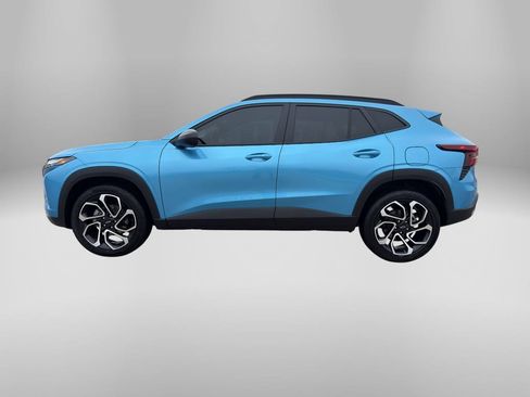 Used 2025 Chevrolet Trax RS w/ Sunroof Package image 2