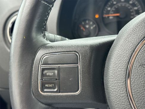 Used 2016 Jeep Patriot Latitude AWD/4WD image 23