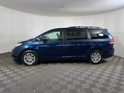 Used 2011 Toyota Sienna XLE image 6