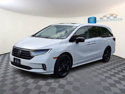 Certified 2023 Honda Odyssey Sport image 3