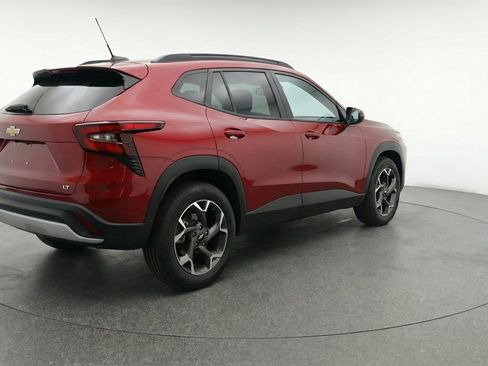 Used 2025 Chevrolet Trax LT FWD image 7