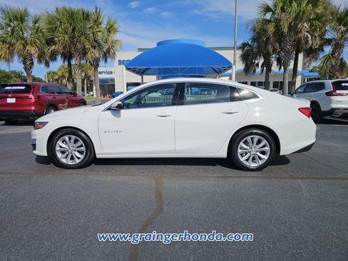 Used 2025 Chevrolet Malibu LT FWD image 2