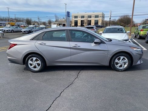 Certified 2023 Hyundai Elantra SE image 2