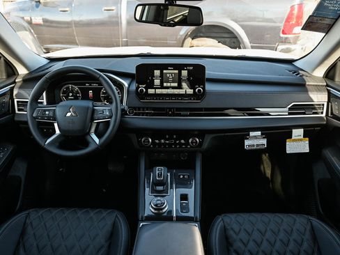 New 2025 Mitsubishi Outlander SEL image 13