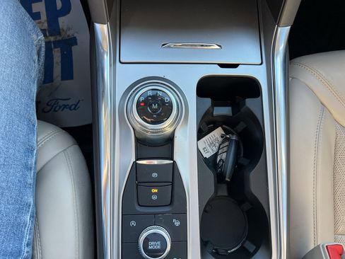 Used 2020 Ford Explorer Platinum w/ Premium Technology Package image 29