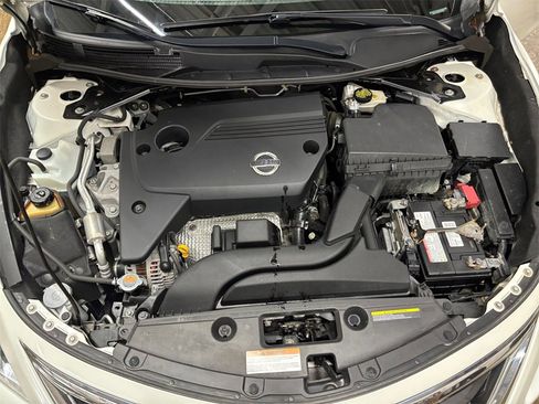 Used 2014 Nissan Altima 2.5 SV image 9