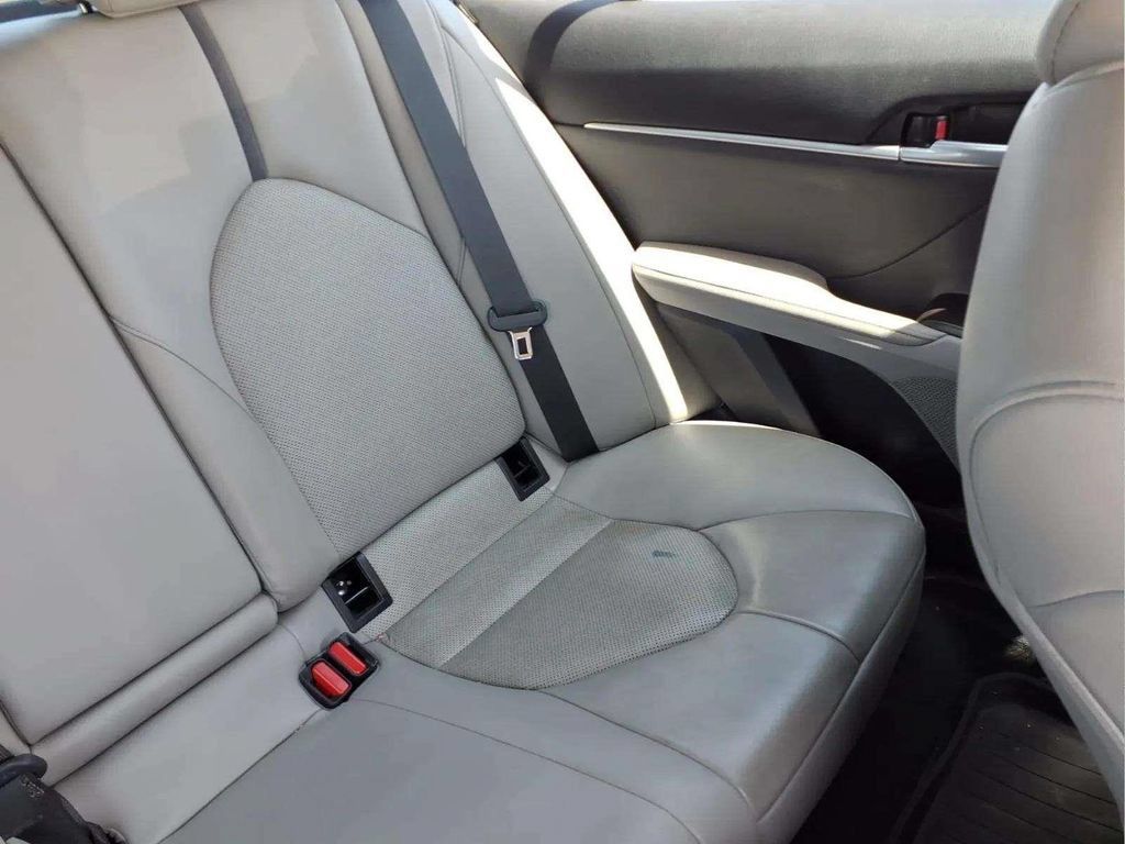 Used 2022 Toyota Camry XLE FWD image 18